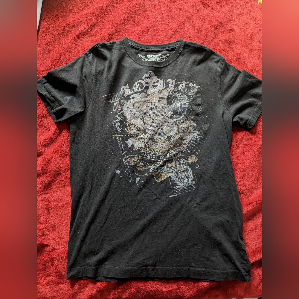 Express graphic tee